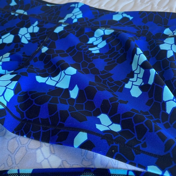 Under Armour Women’s training shorts - Picture 2 of 6